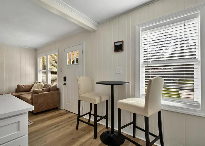 Holiday home It's A Vibe- Less Than 10mins Capital,hospitals,famu,&fsu