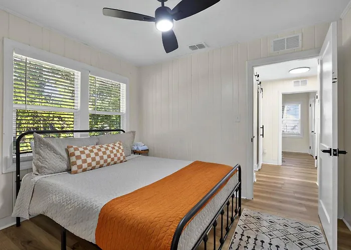 It's A Vibe- Less Than 10mins Capital,hospitals,famu,&fsu Holiday home *